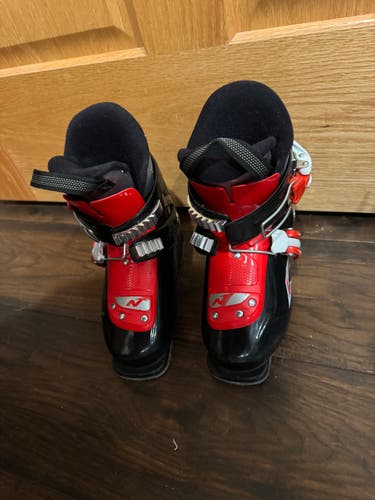 Mondo 18 & 18.5 Nordica Firearrow Team 2 Ski Boots (Used)