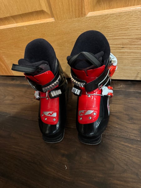 Mondo 18 & 18.5 Nordica Firearrow Team 2 Ski Boots (Used)