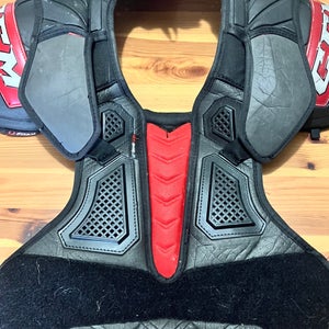 Men's CCM QuickLite LE Shoulder Pads - Small