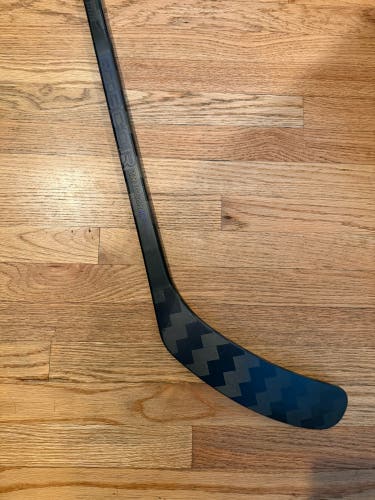 Intermediate CCM RibCor Trigger 10 Pro Right Handed Hockey Stick P29 +1/4 (New)