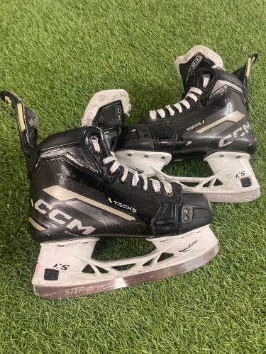 CCM Classic SE Hockey Skates | Size 4 (Wide)