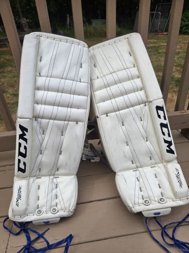 Used Size 26" + 1" CCM Extreme Flex 760 Goalie Leg Pads White/Grey/Black