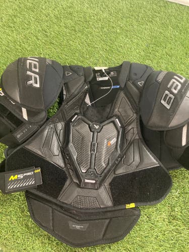 Senior XL Bauer Supreme M5 Pro Shoulder Pads