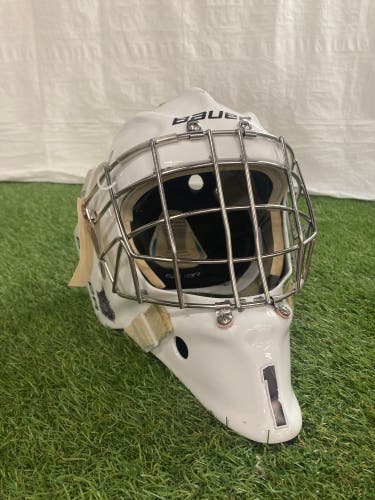 White Senior Bauer Profile 950 Goalie Mask (Used)
