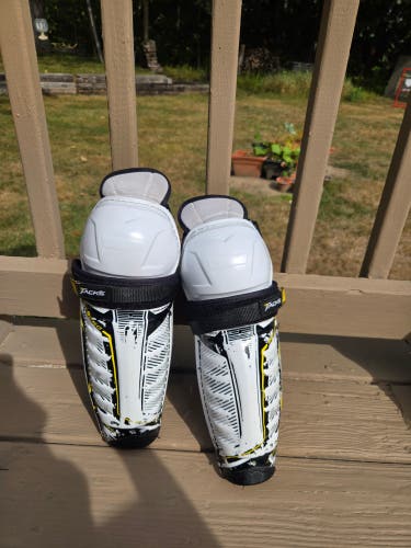 CCM Tacks 9060 JR 11” Junior Shin Pads