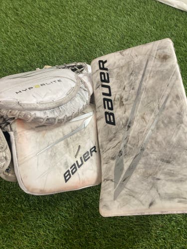 White Senior Bauer Vapor Hyperlite 2 Goalie Gloves & Blockers Full Right (Used)
