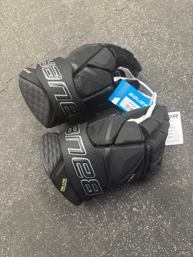 Bauer Vapor Hyperlite Gloves 15" (New)