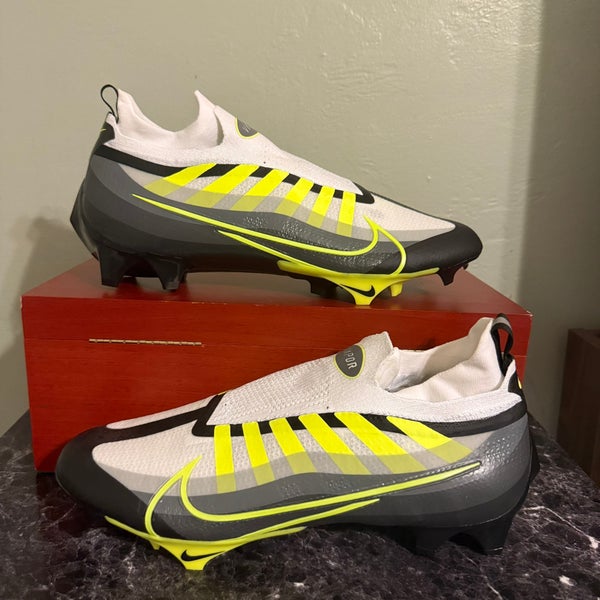 Nike Vapor Edge Elite 360 Flyknit 'Black White Volt' Football Cleats Men's Sz 11