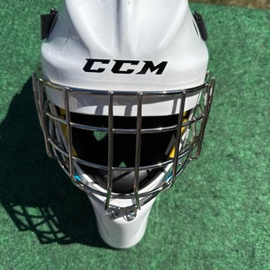 White Junior CCM Axis 1.5 Goalie Mask (Used) | 6 5/8- 7 1/4