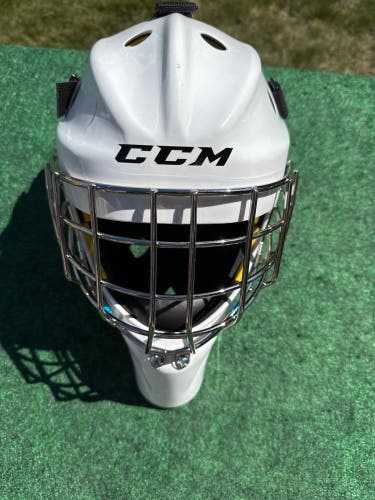 White Junior CCM Axis 1.5 Goalie Mask (Used) | 6 5/8- 7 1/4