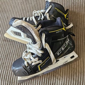 CCM Super Tacks 9370 Hockey Goalie Skates Regular Width 8.5 (Used)