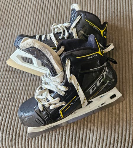 CCM Super Tacks 9370 Hockey Goalie Skates Regular Width 8.5 (Used)