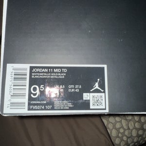 Unisex Size M 9.5 (W 10.5) Jordan Molded Cleats (Used)