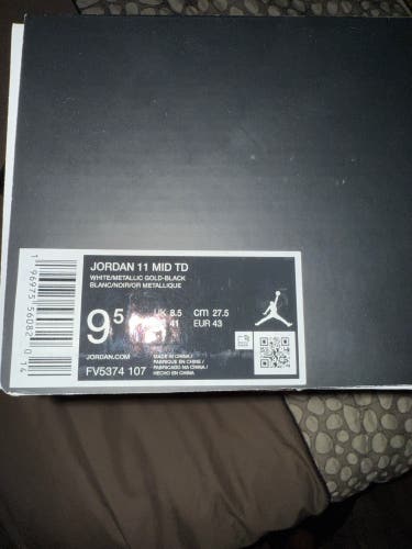 Unisex Size M 9.5 (W 10.5) Jordan Molded Cleats (Used)