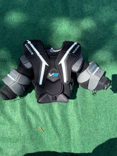 Vaughn Velocity V9 Goalie Chest Protector (Used) | Junior Small / Medium
