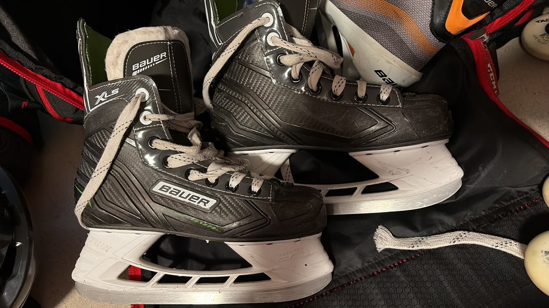 Bauer XLS Hockey Skates Size 3.5 (Used)