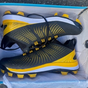Black Men's Size M 6.5 (W 7.5) Youth Boombah Molded Cleats Cleats (New)