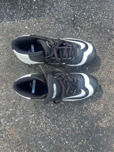 Black Kids 5.5Y (Big Kids / Youth) Youth Nike Molded Cleats Cleats (New)