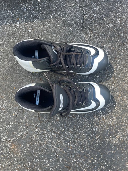 Black Kids 5.5Y (Big Kids / Youth) Youth Nike Molded Cleats Cleats (New)