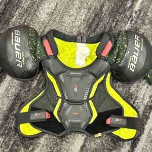 Medium Junior Bauer Vapor 3X Shoulder Pads (Used)