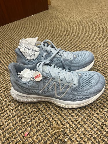 Women's Size 10 WIDE Adult New Balance Shoes
