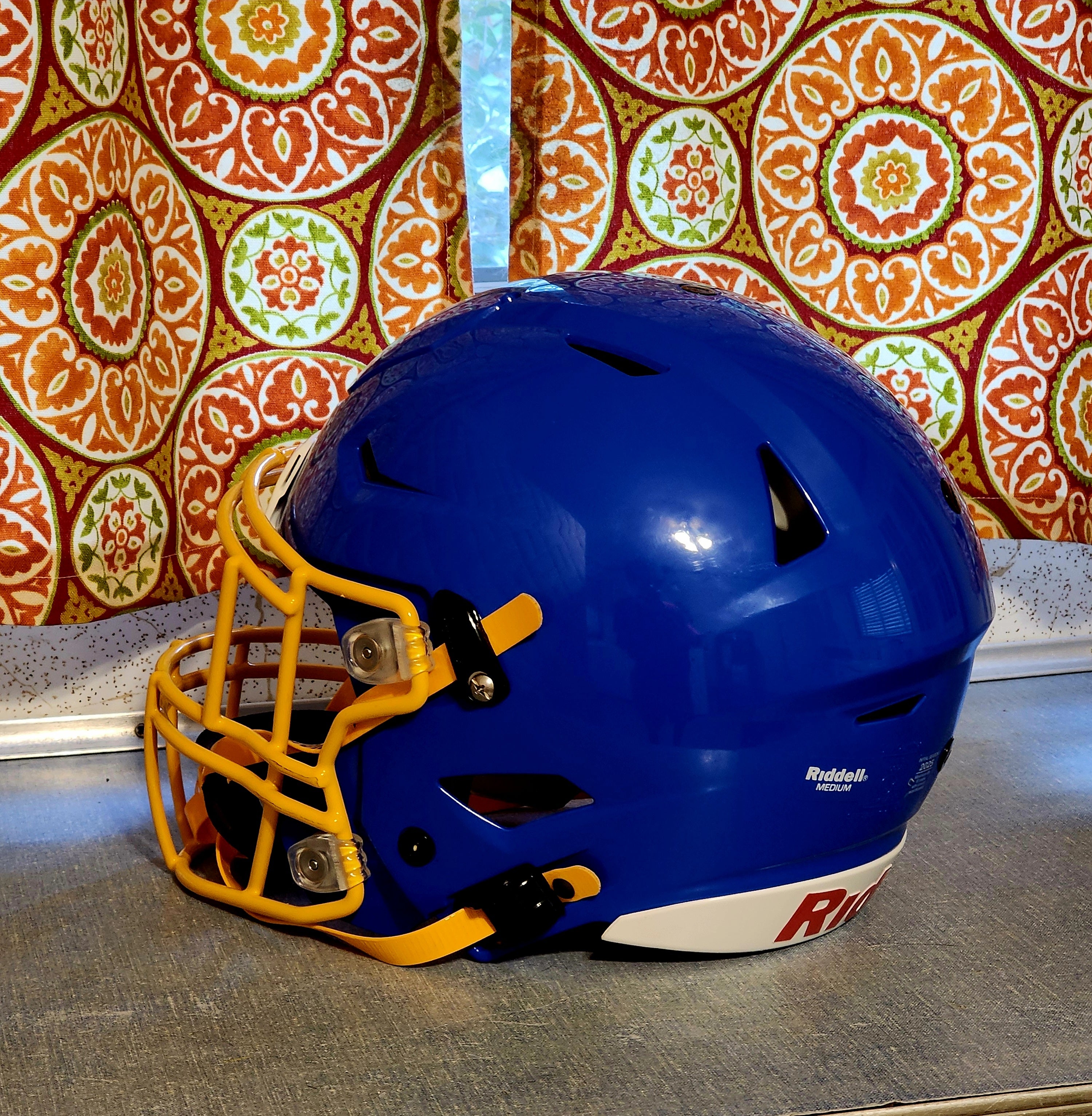 blue and yellow football helmet Riddell Los Angeles Rams Pocket Pro Speed 2020 wear plate and molded foam jaw pads North Carolina A&T Aggies Riddell