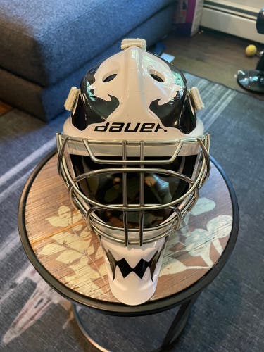 Junior 2023 Bauer 930 Goalie Mask (Used)