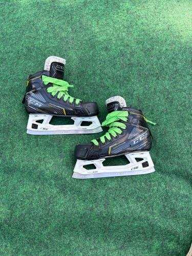 Youth CCM Super Tacks 9370 Hockey Goalie Skates (Regular) Size 13.5 (Used)