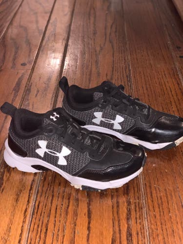 Black Kid's 4.5Y (Big Kids / Youth) Youth Under Armour Yard Turf Low Top Turf Cleats (Used)