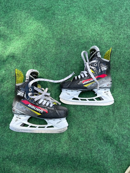 Junior Bauer Vapor X4 Hockey Skates (Regular) Size 3.5 (Used)