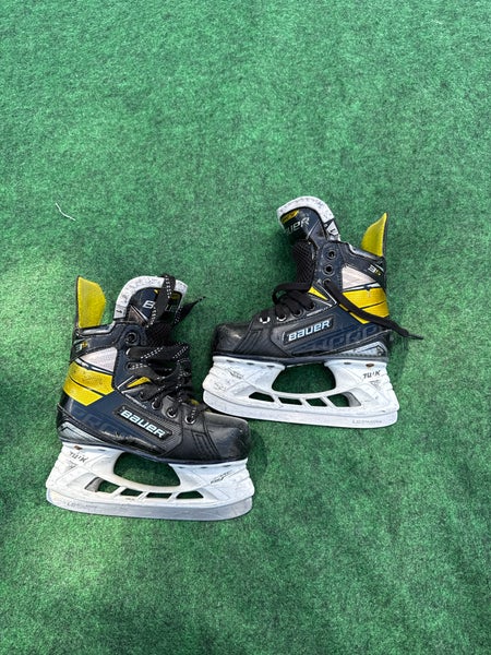 Junior Bauer Supreme 3S Hockey Skates (Regular) Size 1 (Used)