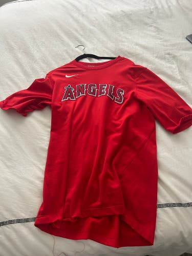 Red Large Men's Nike Dri-Fit Shirt (Used)