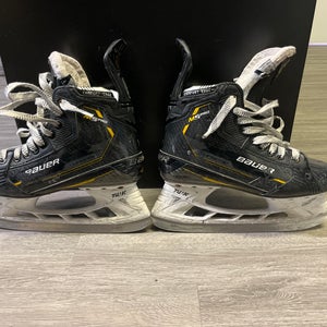 Bauer Supreme M5 Pro Hockey Skates   Size 5 (Used)