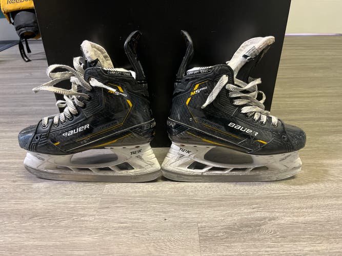Bauer Supreme M5 Pro Hockey Skates   Size 5 (Used)