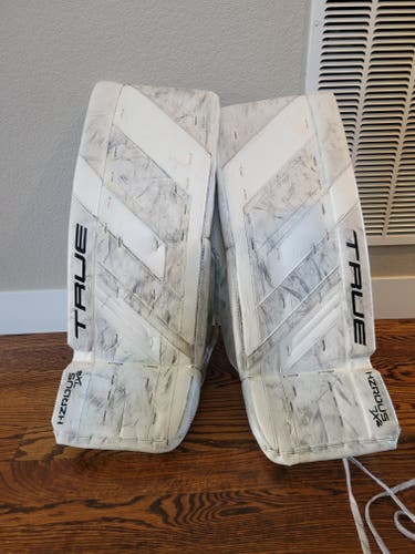 29" True HZRDUS 7X4 Goalie Leg Pads (Used)