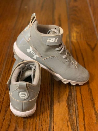Gray Men's Size M 7.5 (W 8.5) Adult Under Armour Harper 7 Molded Cleats (Used)