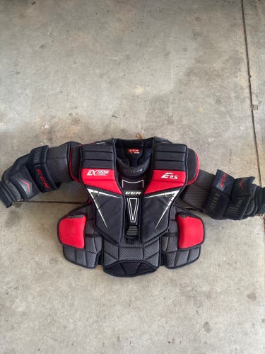 Small / Medium CCM Extreme Flex E2.5 Goalie Chest Protector (Used)