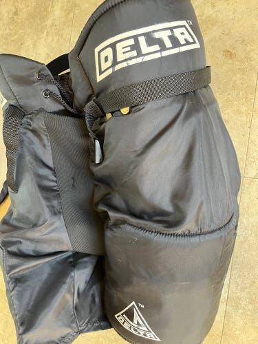 Delta Hockey Pants breezers