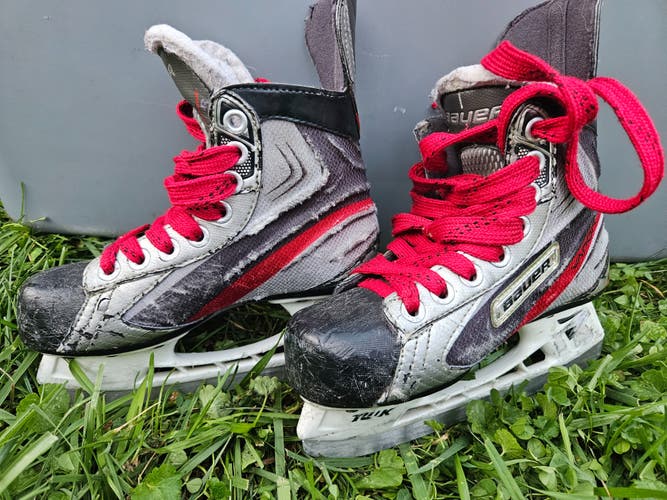 Bauer Vapor X3.0 Hockey Skates Y 13 (Used)