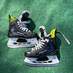Intermediate Bauer Supreme M4 Hockey Skates  (Fit 3) Size 4.5 (Used)