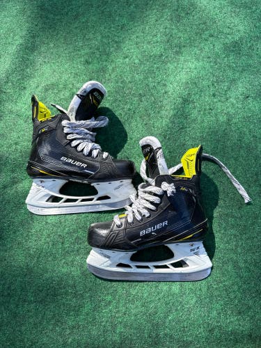 Intermediate Bauer Supreme M4 Hockey Skates  (Fit 3) Size 4.5 (Used)