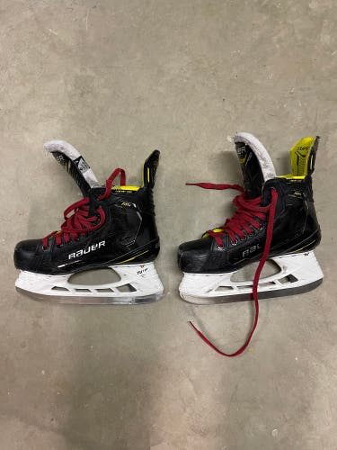 Bauer Supreme M4 Hockey Skates Regular Width Size 6 (Used)