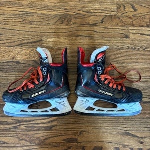 Bauer Vapor XVelocity Hockey Skates Regular Width Size 4.5 (Used)