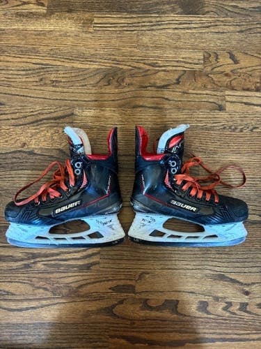 Bauer Vapor XVelocity Hockey Skates Regular Width Size 4.5 (Used)
