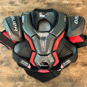 Men's Medium Intermediate Bauer Vapor 3X Pro Shoulder Pads (Used)