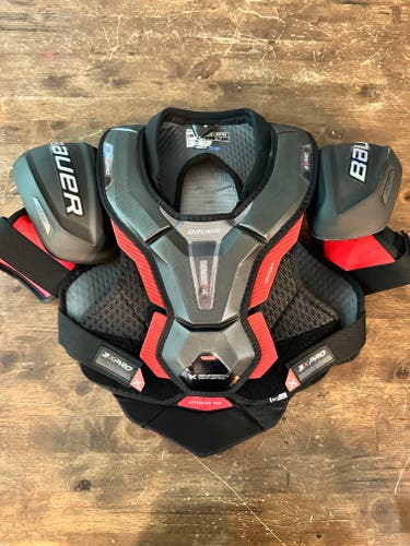 Men's Medium Intermediate Bauer Vapor 3X Pro Shoulder Pads (Used)