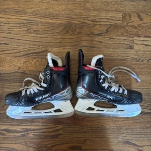Bauer Vapor 3X Hockey Skates Regular Width Size 5.5 (Used)