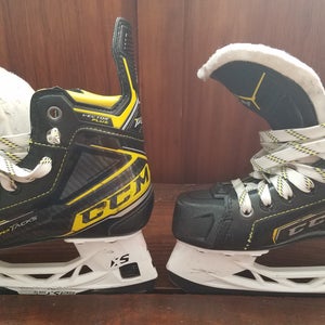 CCM Tacks Vector Plus Hockey Skates Regular Width Size 1.5 (Used)