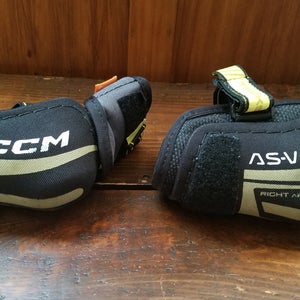 Junior Large CCM Tacks Elbow Pads (Used)