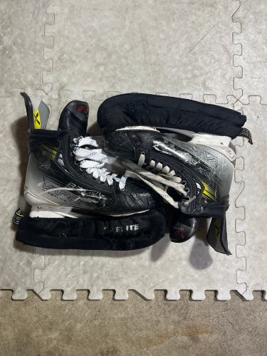 Bauer Vapor Hyperlite 2 Hockey Skates 8.5 (Used)